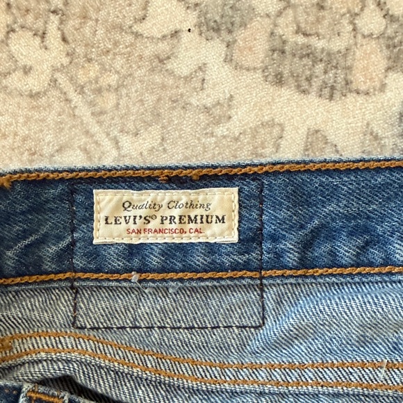 Levi's Blue Distressed Premium Ankle Jeans Women’s Size 28 - Picture 10 of 10